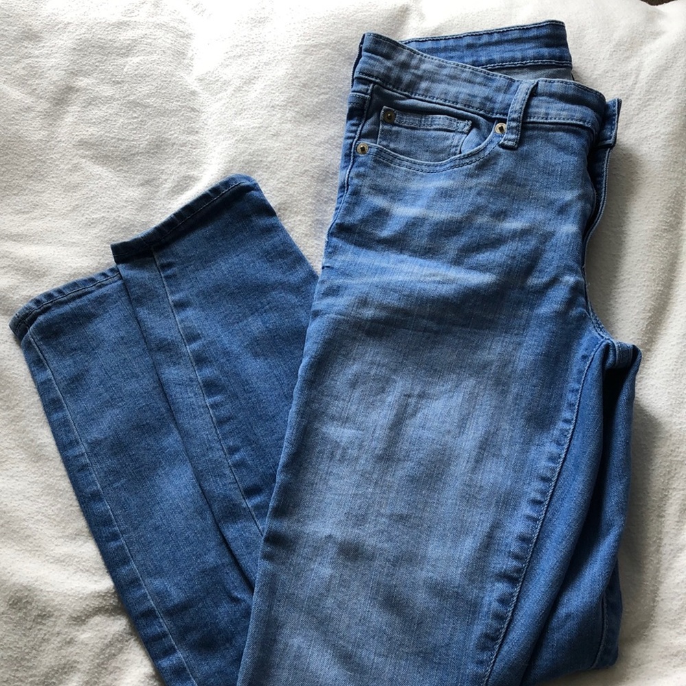 Simple skinny stretchy blue jean